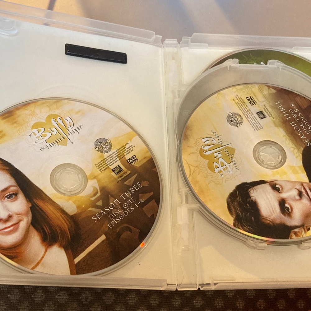 Buffy the vampire slayer season 3 dvd set complete good condition - Picture 3 of 5
